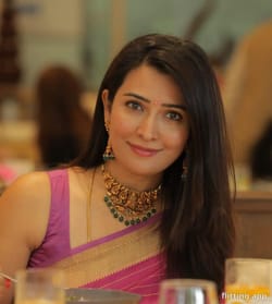 ಅವಳು ತಿರುಗಿ ಬಂದೇನೆ?