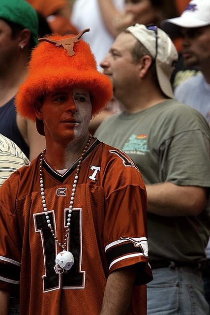 Desmond Bane gets into it with OG Anunoby over out of bounds play