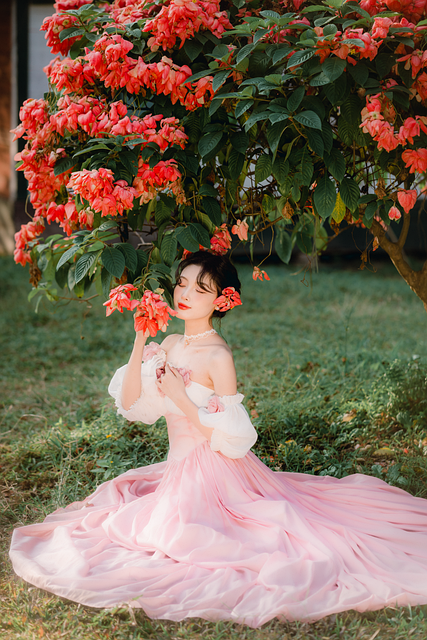 Refusing to shave at a friend's wedding