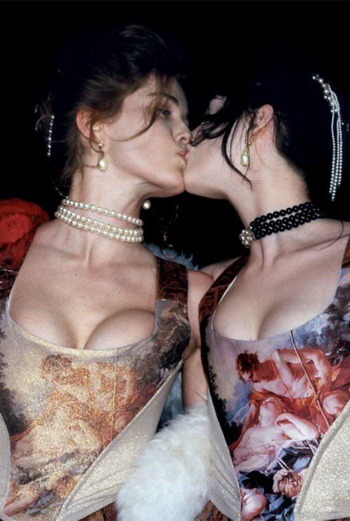 Sarah Stockbridge and Susie Cave's iconic moment